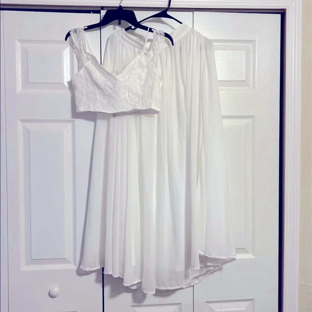 White. Medium/Size 6